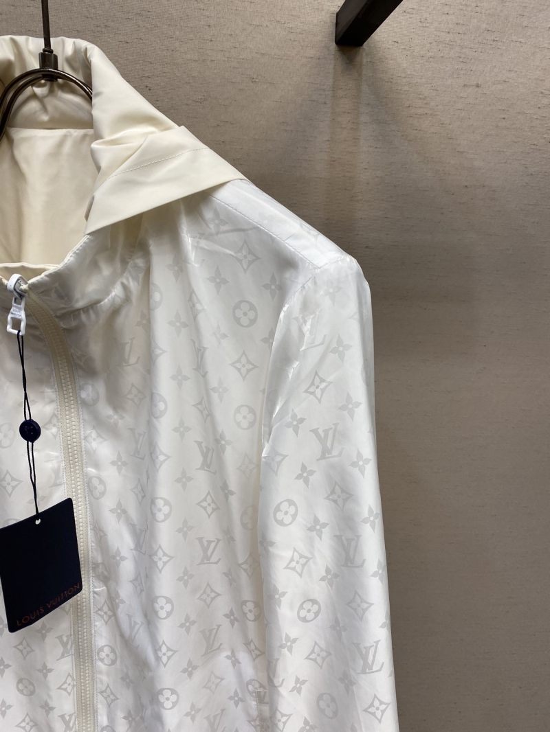 l0vis Vvtt0n outwear